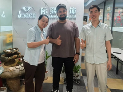 Viðskiptavinur Óman heimsækir Guangzhou verksmiðjuna okkar fyrir stein- og pe...