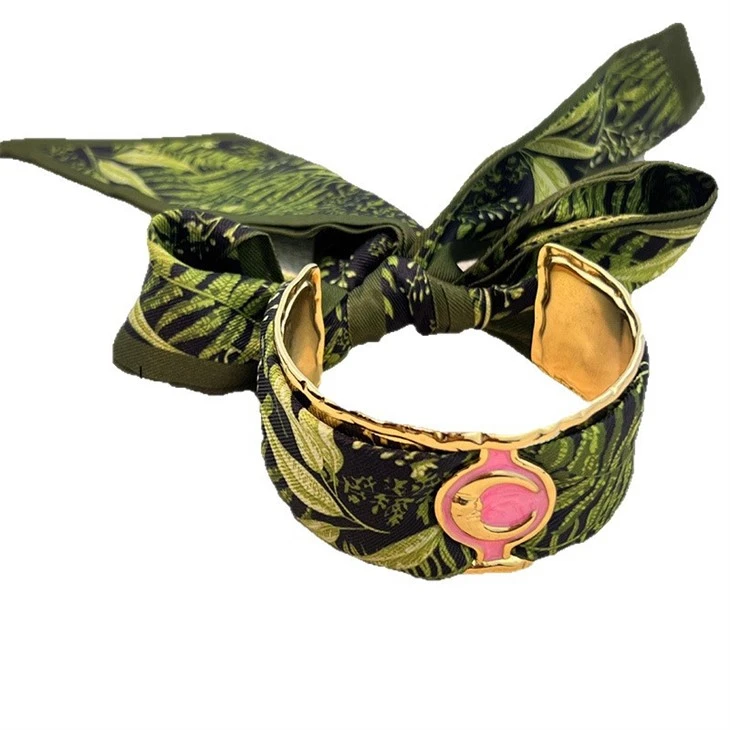 Breiður trefil Moon Accent Cuff